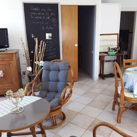 בית נופש Le Du Poire Molere